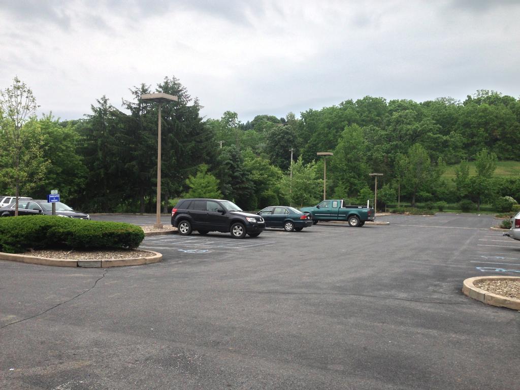 Motel Super 8 By Wyndham State College Exterior foto